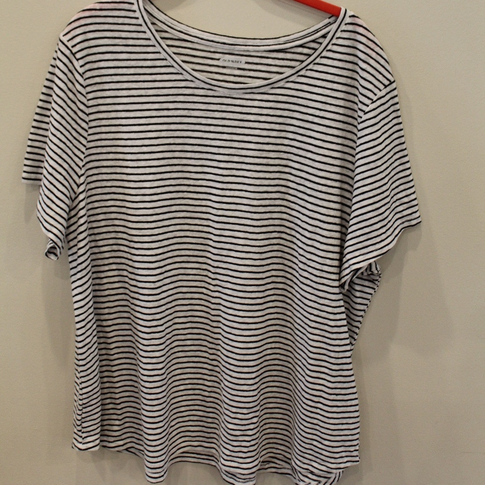 Women’s Old Navy Relaxed Fit Tee